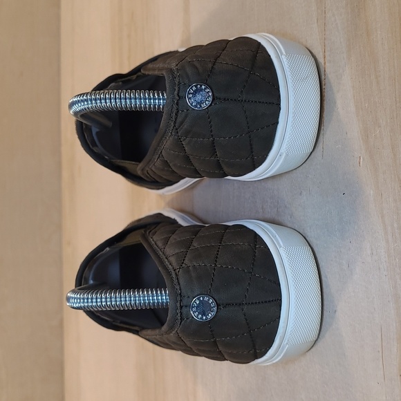 Steve Madden ECNTRCQT Womens Olive Slip On Sneakers - Picture 7 of 10